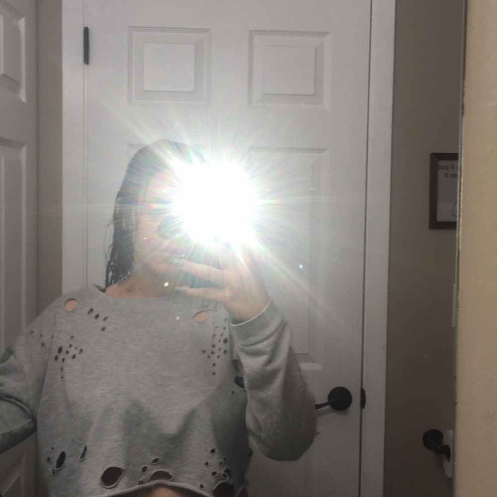 Cropped grey holy shirt